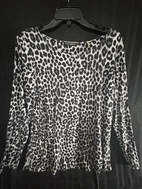Mario Serrani Italy Animal Print Long Sleeve Crew Neck Top